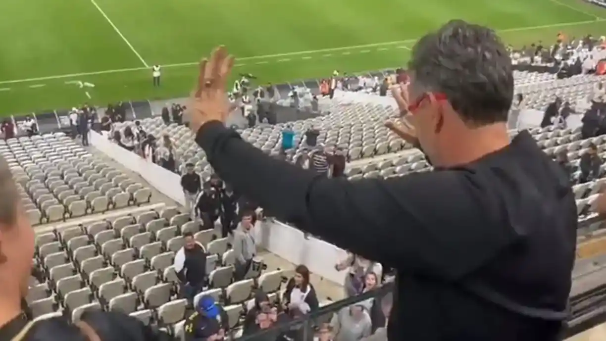 Ex-jogador do Corinthians, Neto aparece na Neo Química Arena e faz juras de amor ao Timão - Foto: Reprodução