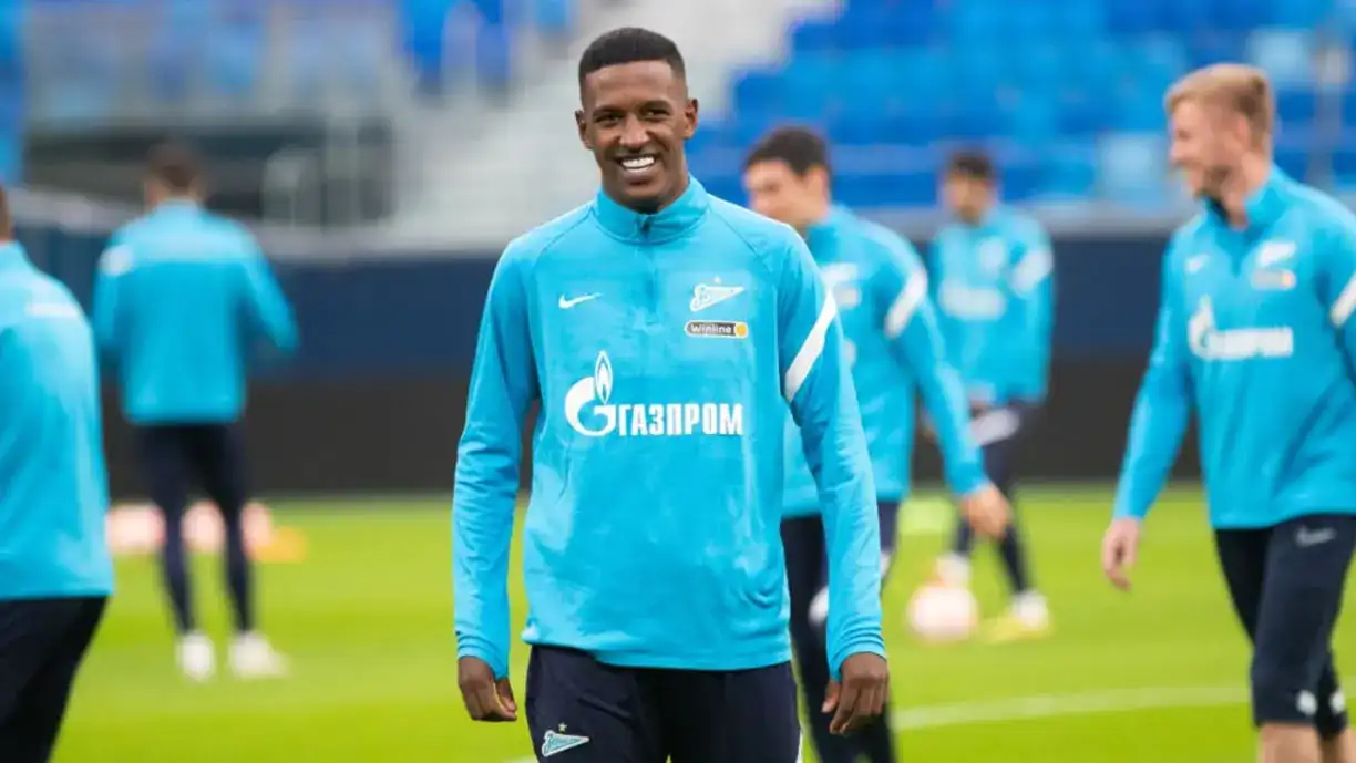 Ex-zagueiro do Corinthians, Robert Renan está próximo de sair da Europa e voltar ao Brasil - Foto: Divulgação/Zenit