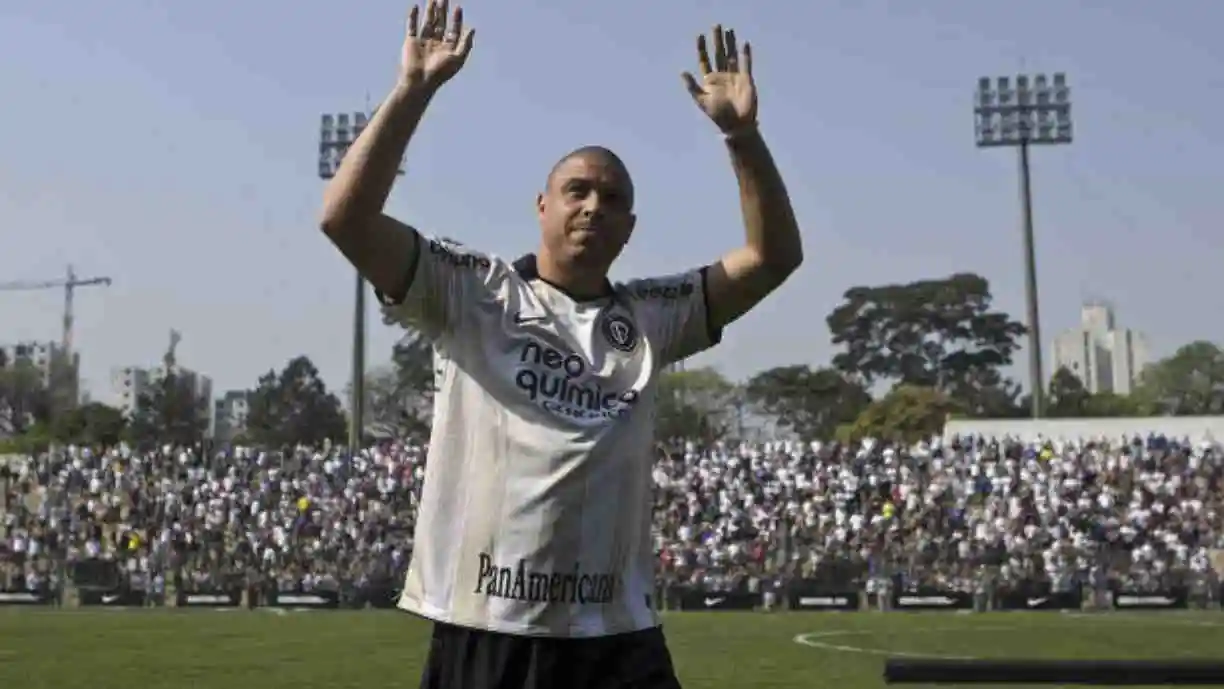 Ronaldo Fenômeno reforça laços com o Corinthians e elege a Fiel como a torcida mais marcante de sua carreira. Foto: Divulgação/Corinthians