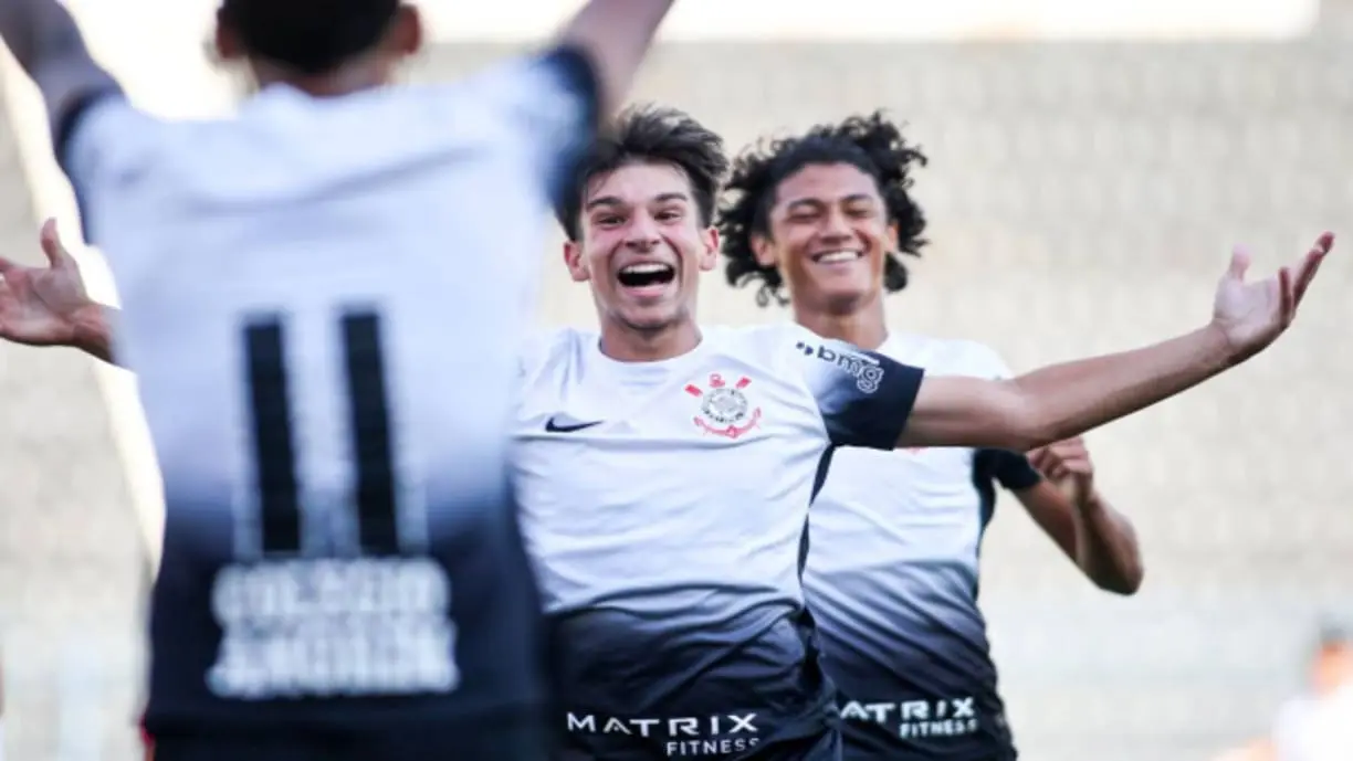 Corinthians está perto de estender o vínculo com um atleta importantes da base do clube - Foto: Rodrigo Gazzanel/Agência Corinthians
