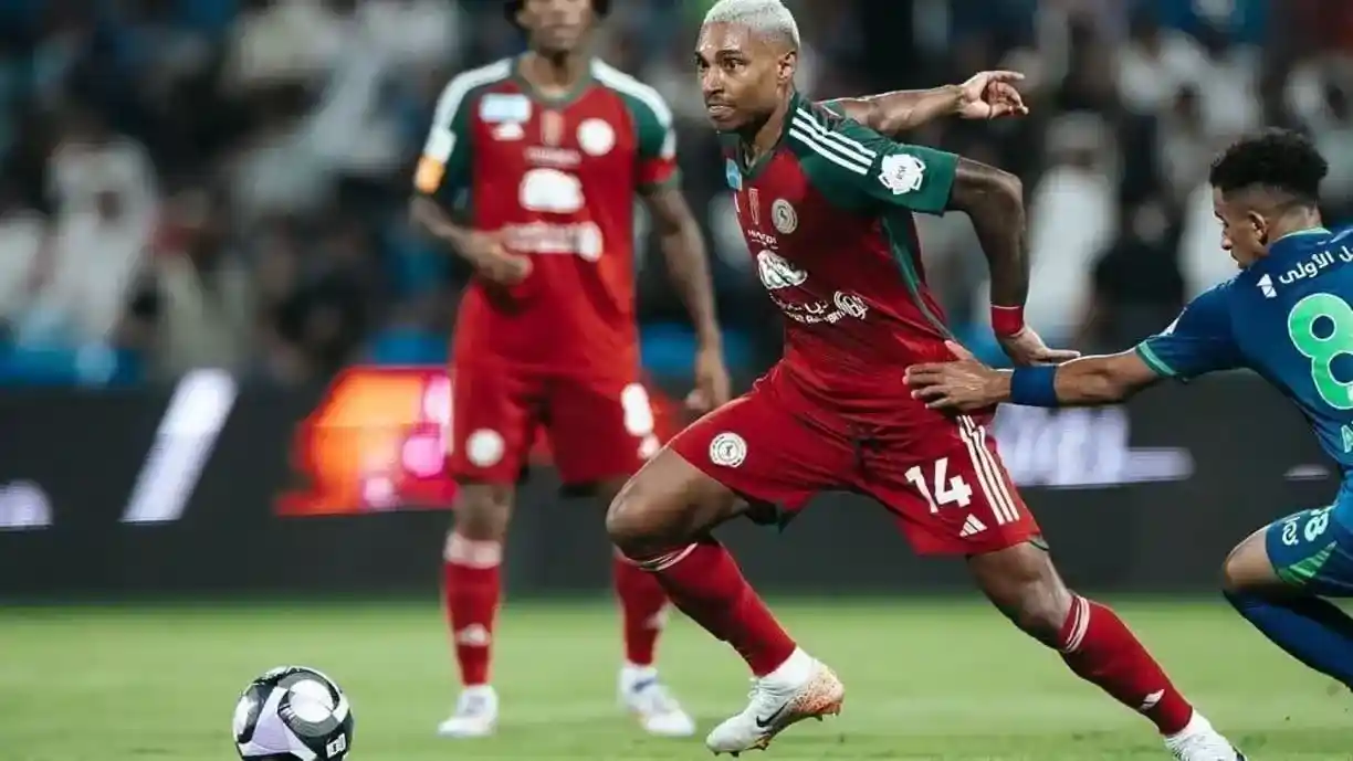 Corinthians está cada vez mais próximo de anunciar Vitinho para a sequência da temporada - Foto: Reprodução/Instagram - Victor Santos