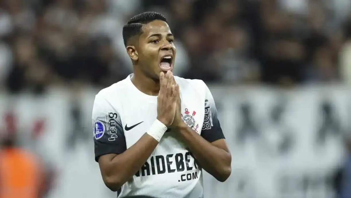 Ex-Corinthians Wesley pode reforçar rival e retornar ao Brasil