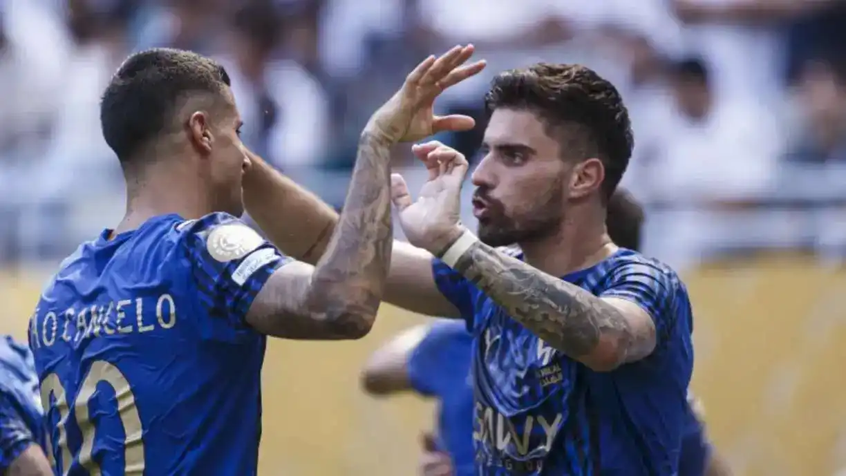 Jogador de Portugal vestiu a camisa do Corinthians no CT do Al-Hlal, nesta terça-feira (23) - Foto: Reprodução