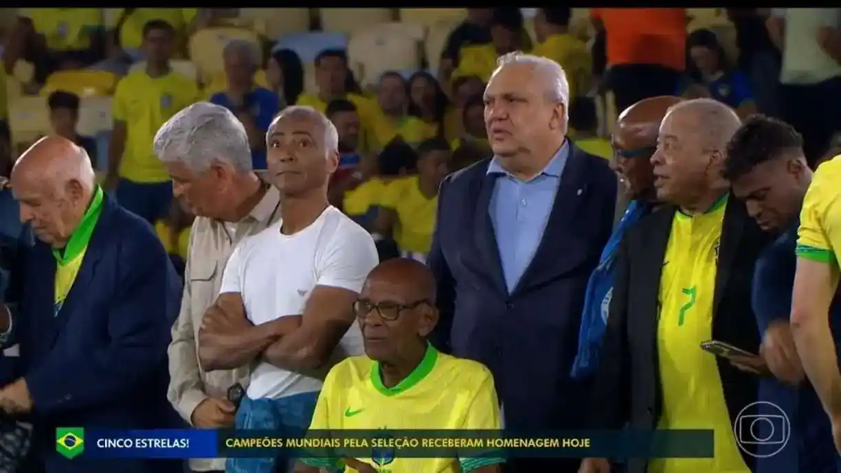 Ex-Corinthians comparece no jogo da Seleção e presidente da CBF, Samir Xaud elogia ídolos brasileiros - Foto: Reprodução/TV Globo