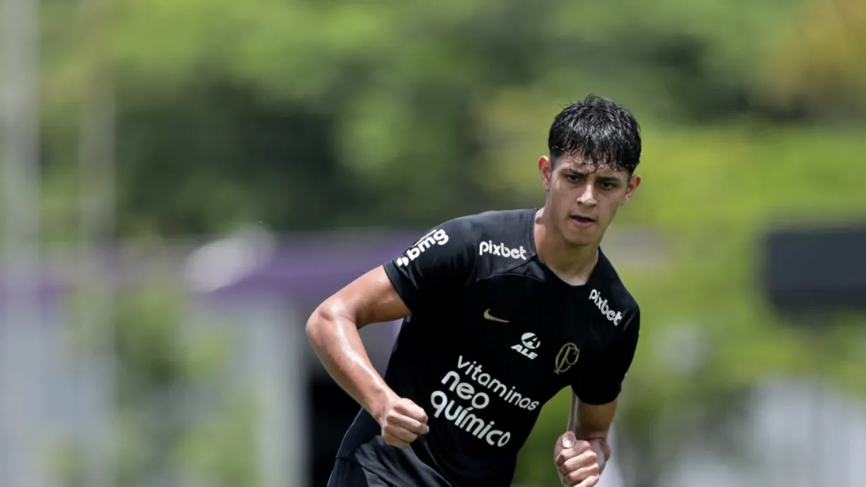 Zagueiro da base será promovido por Dorival ao elenco do Corinthians em 2026 após bom desempenho - Foto: Rodrigo Coca/Agência Corinthians