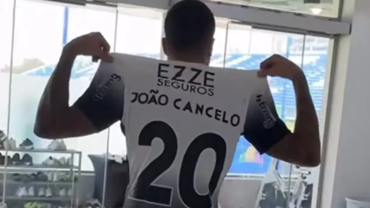 Torcida do Corinthians cogita João Cancelo para 2026, mas salário alto e punições da FIFA dificultam negociação futura - Foto: Reprodução