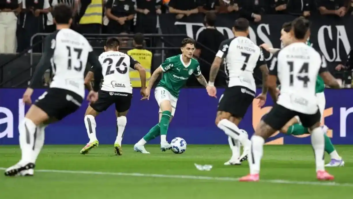 Abel Ferreira falou sobre o duelo entre Corinthians e Palmeiras pelo Campeonato Brasileiro - Foto: Cesar Greco/SE Palmeiras