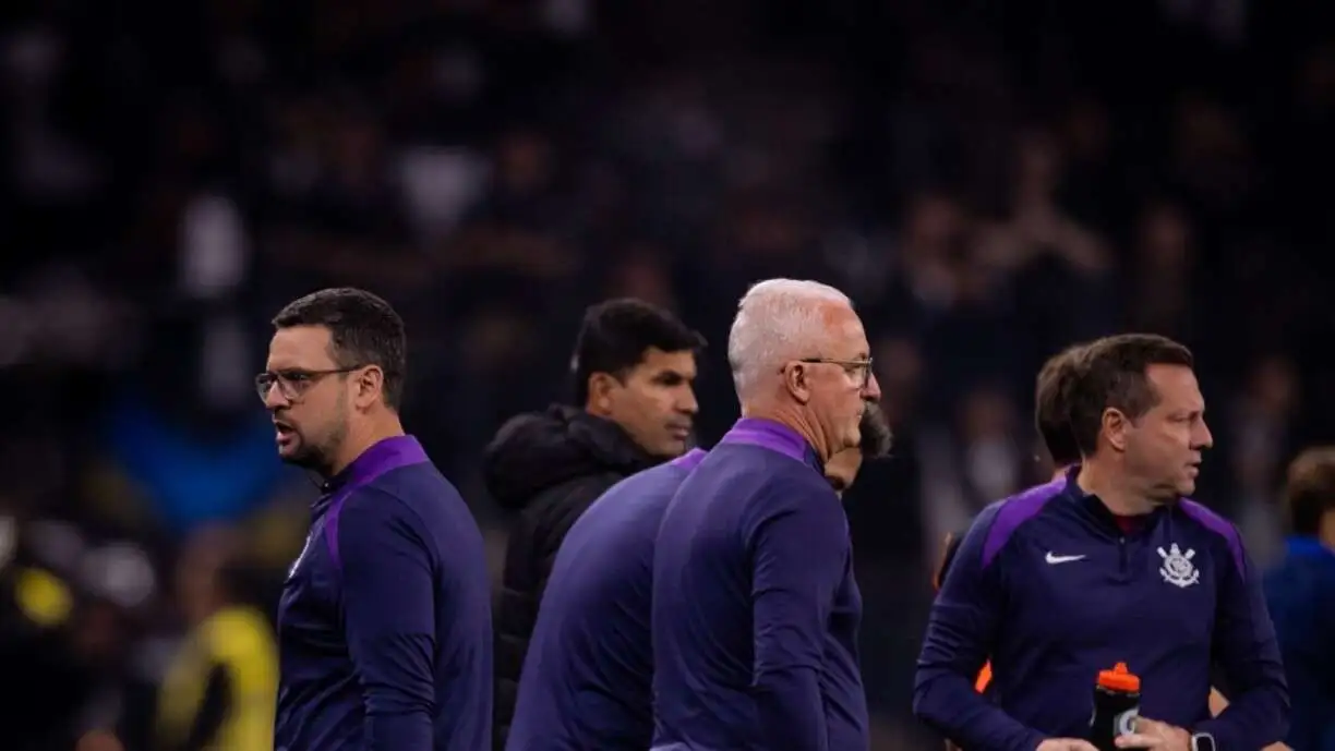 Dorival Júnior antecipa desfalques do Corinthians para o duelo contra o Inter pelo Brasileirão