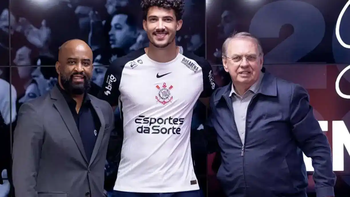 Neste início de semana, o Corinthians prorrogou os contratos de Gustavo Henrique e João Vitor - Foto: Rodrigo Coca/Agência Corinthians