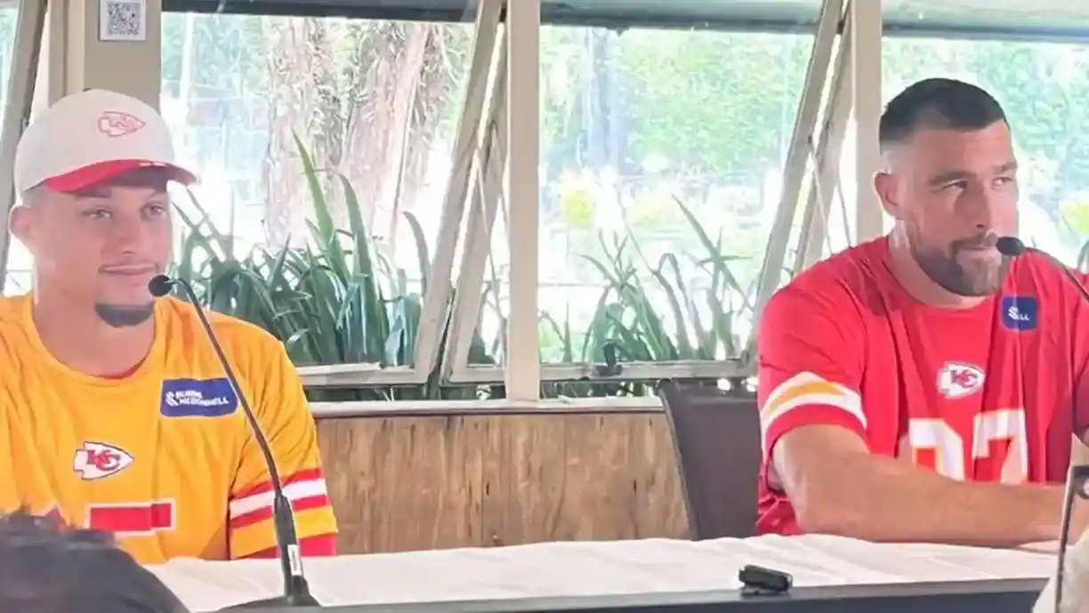 Técnico do Kansas City Chiefs acompanhou o Dérbi e elogia torcida do Corinthians: "Incríveis"