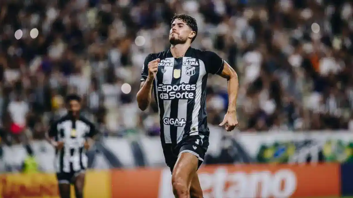 Pedro Raul está emprestado ao Ceará até dezembro de 2025 e pertence ao Corinthians - Foto: ISMAEL SOARES / SVM