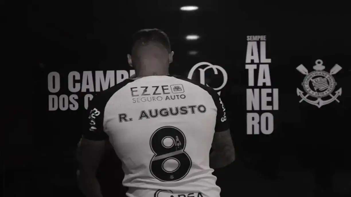 Renato Augusto foi festejado pelo torcida do Corinthians na Neo Química Arena - Foto: José Manoel Idalgo/Agência Corinthians