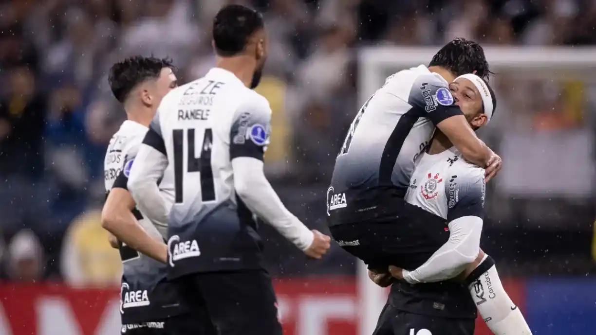 Corinthians observa possível interesse do Internacional em atletas após contratação de Ramón Díaz - Foto: Rodrigo Coca/Agência Corinthians
