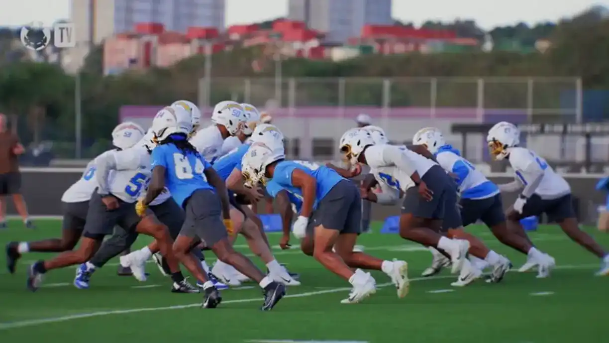 Corinthians faz parceria com Los Angeles Chargers e atletas brincam em coletiva: "Não temos verde"