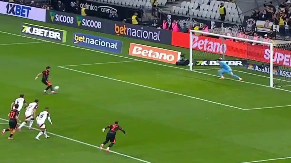Yuri Alberto desperdiçou ótimas chances no duelo entre Corinthians e Flamengo, na Neo Química Arena - Foto: Reprodução