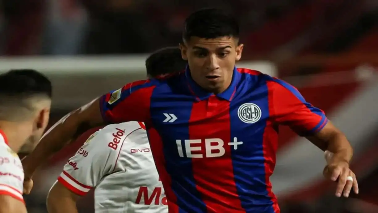 O Corinthians esteve atrás de um atleta de ataque do San Lorenzo, no meio desta temporada de 2025 - Foto: Reprodução