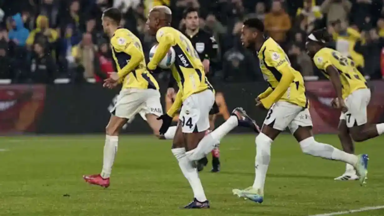 Corinthians está punido com um transfer ban e deve negociar atletas na próxima janela, para buscar contratações - Foto: Reprodução