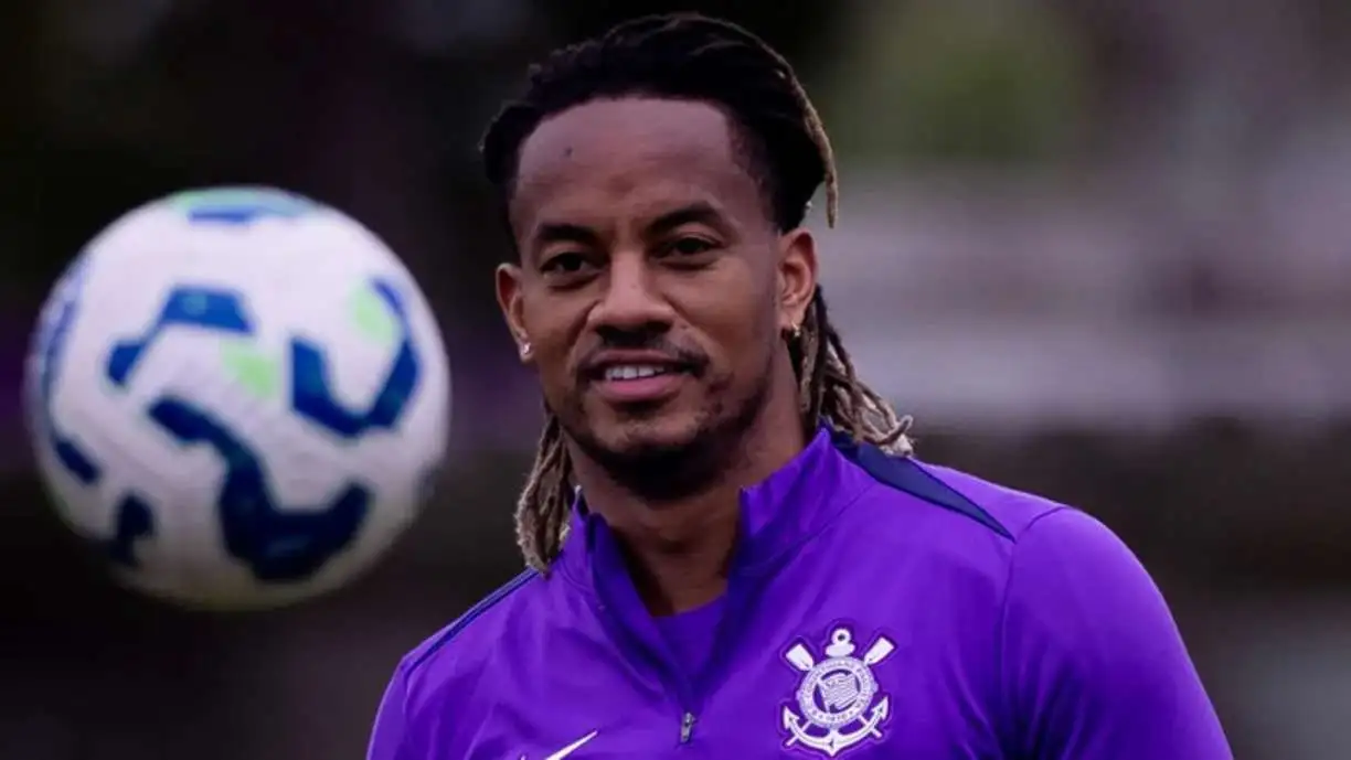 André Carrillo se manifesta após rumores de saída do Corinthians para o Internacional