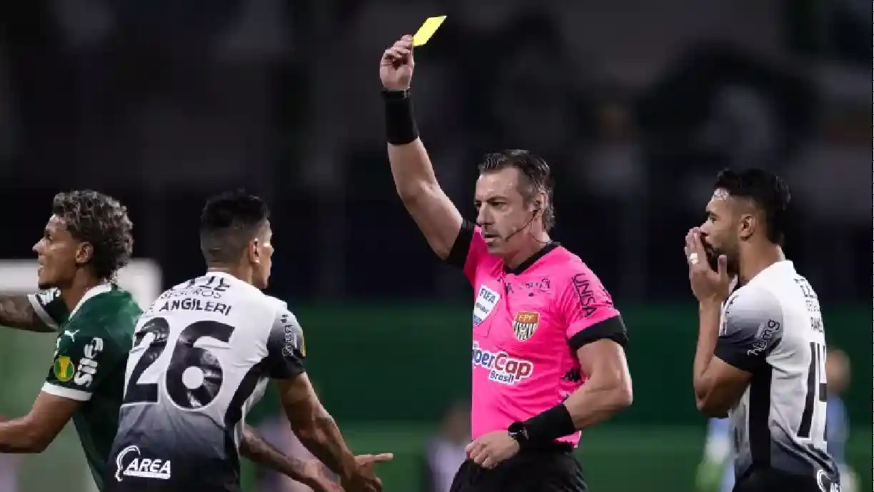 Corinthians lidera em cartões no Brasileirão e terá suspensos pelo sexto jogo seguido, desta vez, contra o Grêmio, por infrações acumuladas - Foto: Reprodução