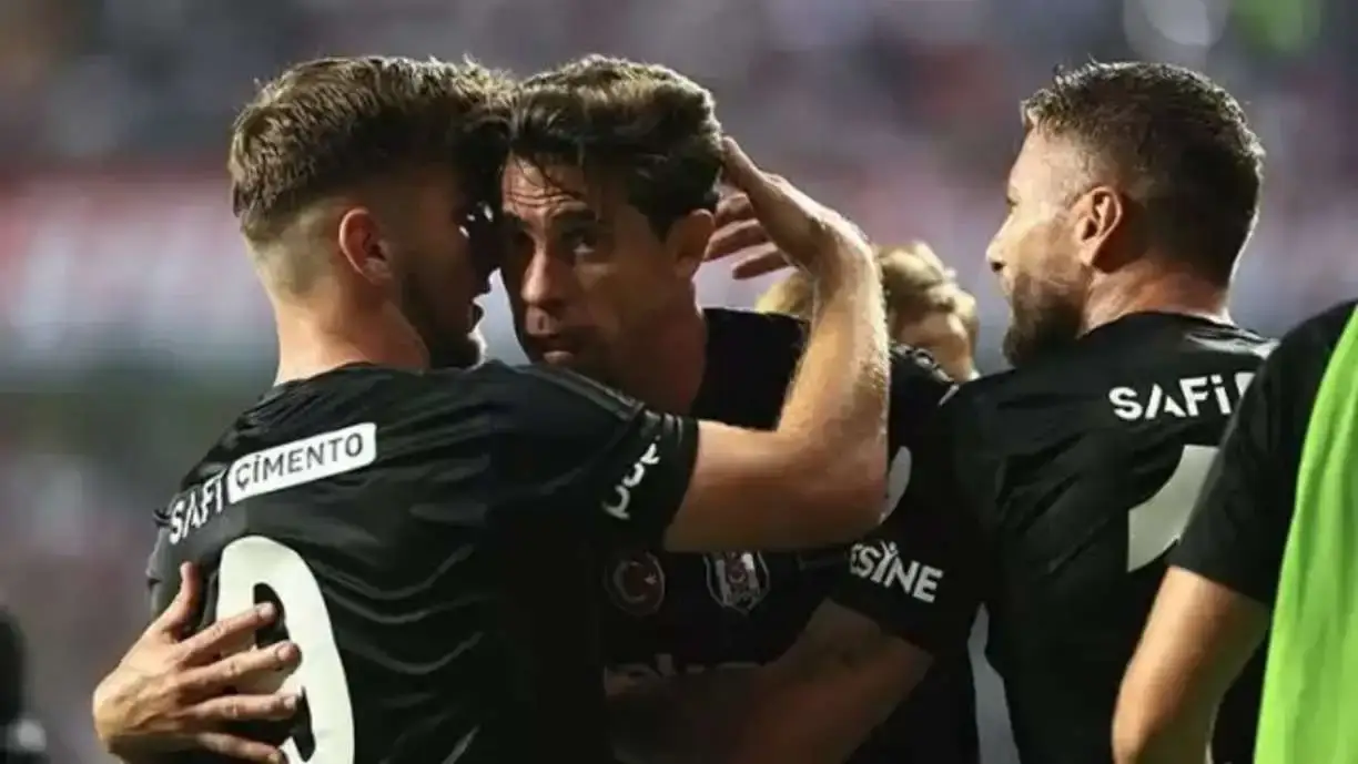 Corinthians disputa contratação de zagueiro brasileiro com o Fenerbahçe