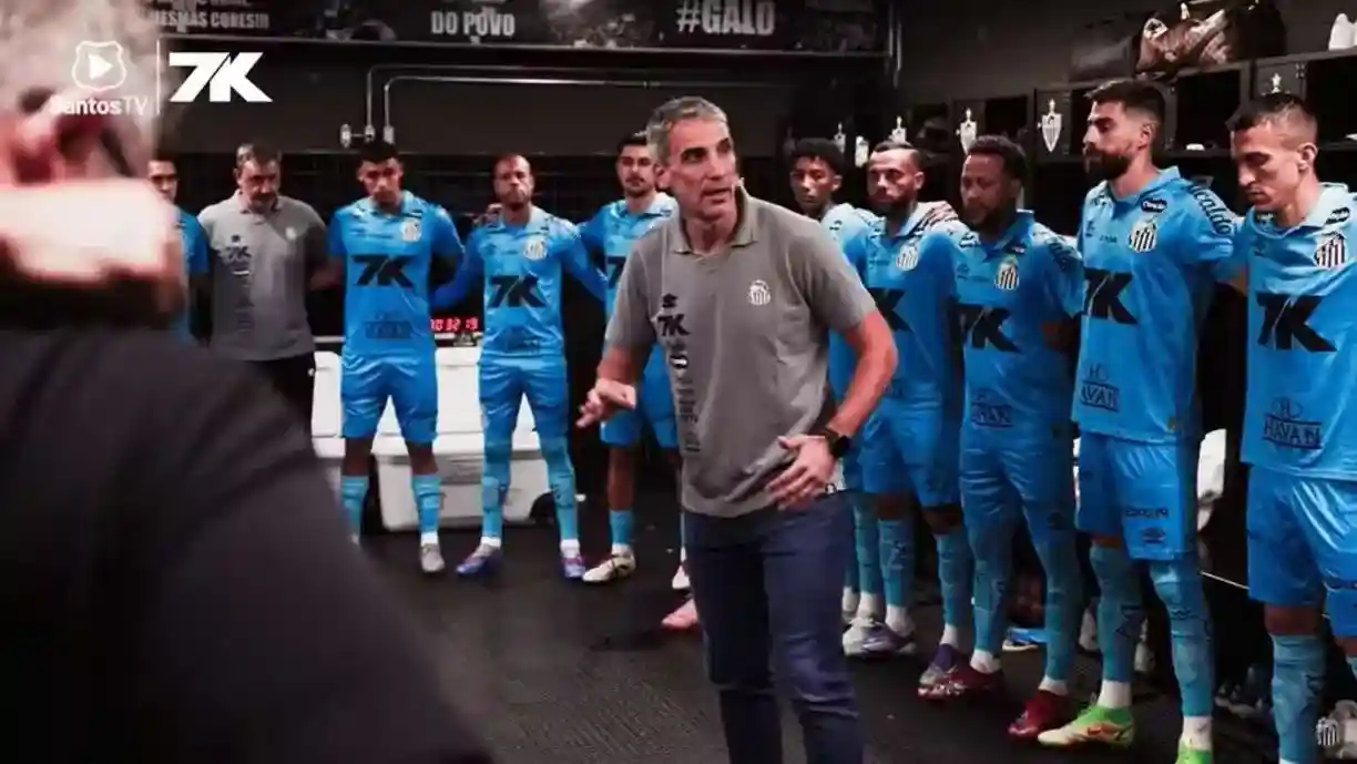 Santos x Corinthians: Atleta ex-Timão busca oportunidade no duelo de amanhã pelo Brasileirão - Foto: Reprodução/YouTube - Santos TV