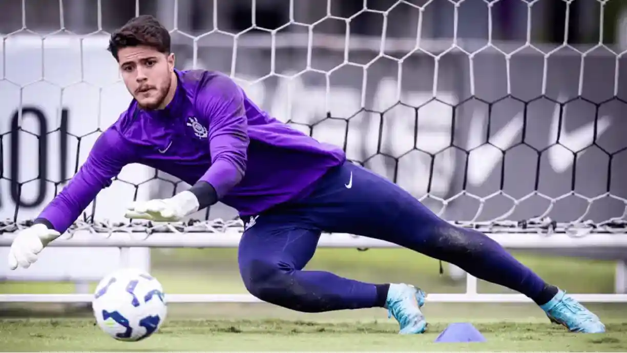 Felipe Longo vai estrear em clássico e repetir feito raro no Corinthians após ausência do titular - Foto: Rodrigo Coca/Agência Corinthians