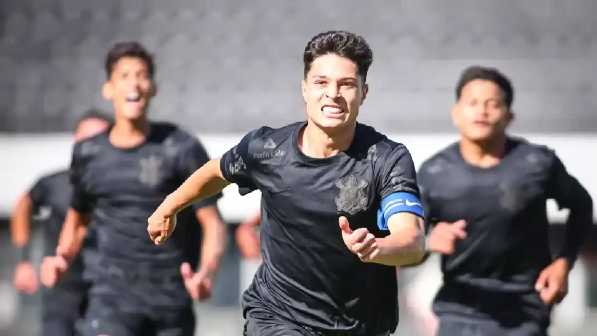Corinthians negocia renovação com lateral Gabriel Caipira, destaque da temporada e líder da equipe - Foto:  Rodrigo Gazzanel/Agência Corinthians