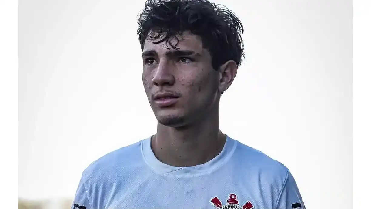 Gui Bom, promessa do Corinthians, recebe sondagens e trava renovação por salário baixo - Foto: Instagram/@guilhermearsillabom