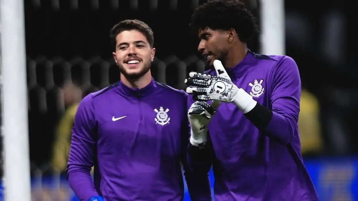 Hugo Souza é dúvida e Felipe Longo pode ser titular do Corinthians no duelo diante do Vitória - Foto: Reprodução/Instagram - Felipe Longo