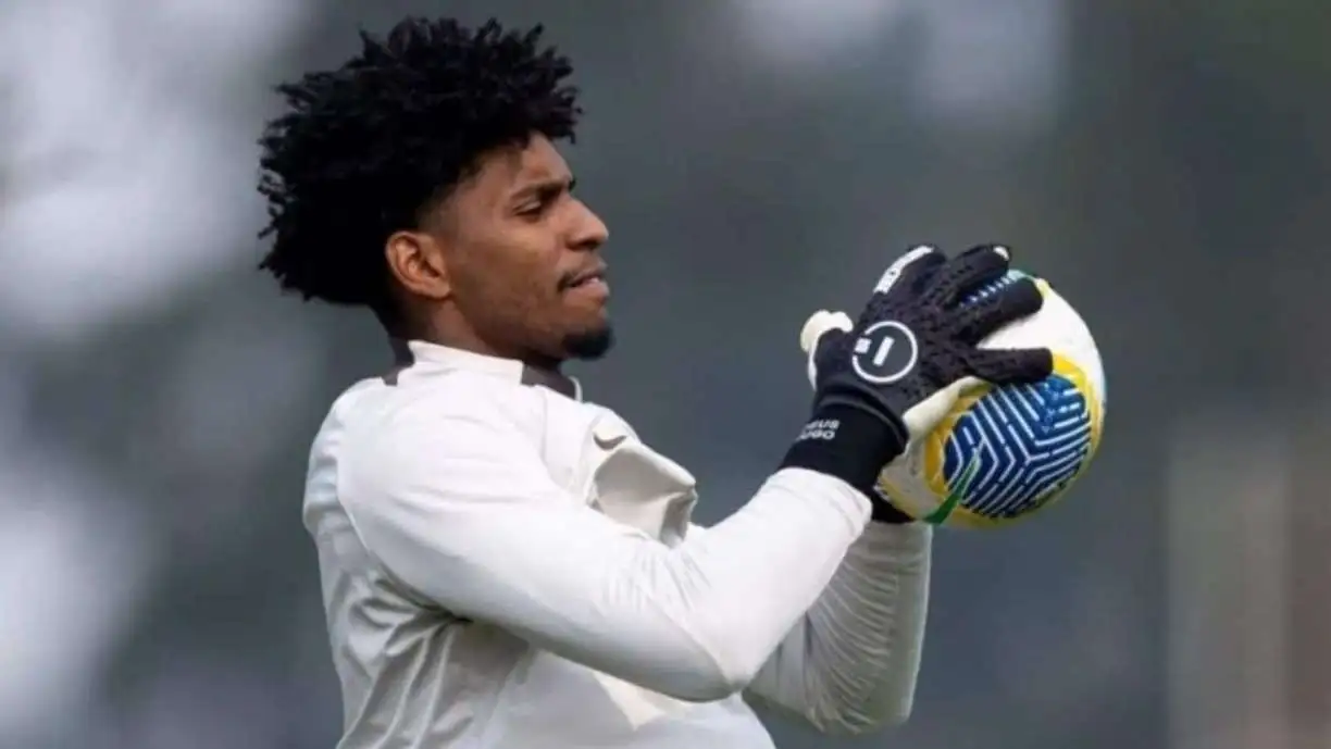 Hugo Souza não esteve presente no campo, junto com os seus companheiros de Corinthians, na manhã da última terça (21) - Foto: Rodrigo Coca/Agência Corinthians