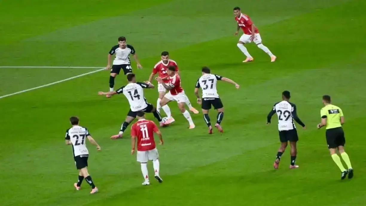 Internacional e Corinthians ficaram no empate por 1 a 1, em duelo válido pela 26ª rodada do Campeonato Brasileiro - Foto: Reprodução