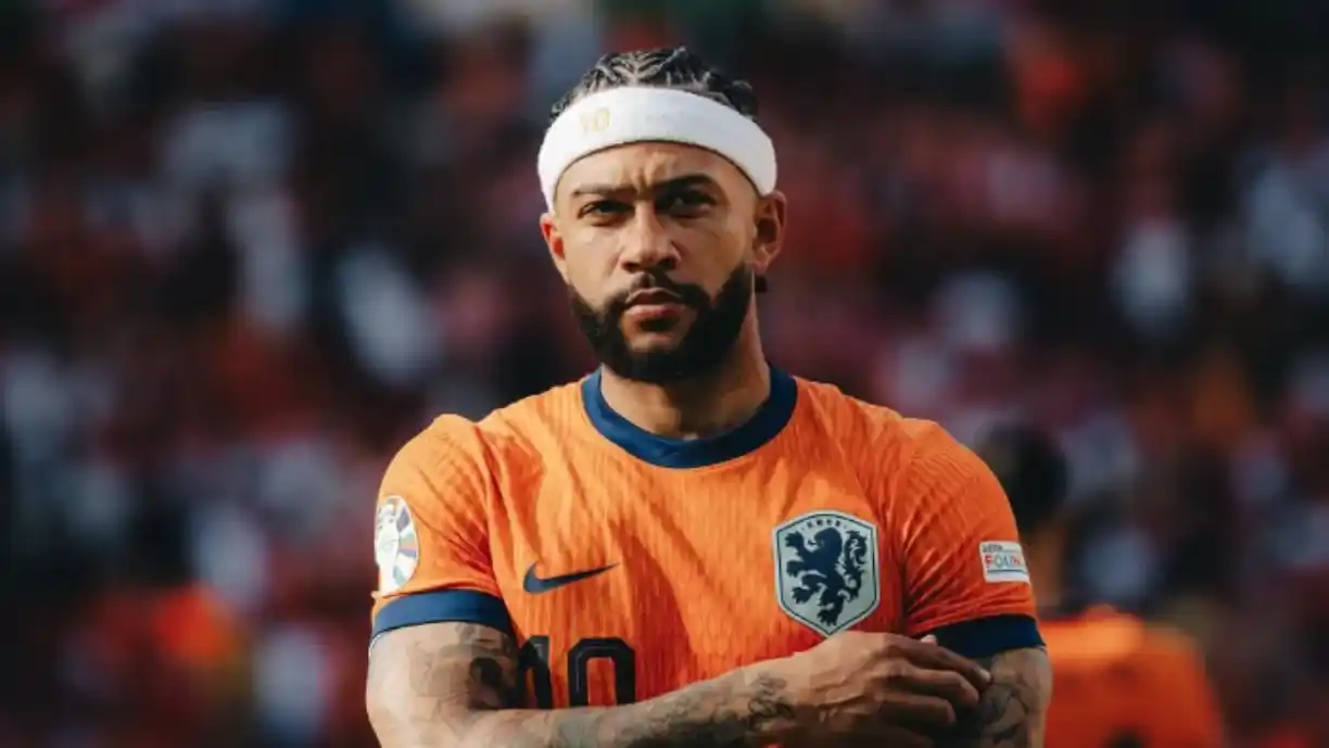 Memphis Depay perde voo para se juntar à Seleção da Holanda após a vitória do Corinthians; jogador tenta resolver situação - Foto: Reprodução