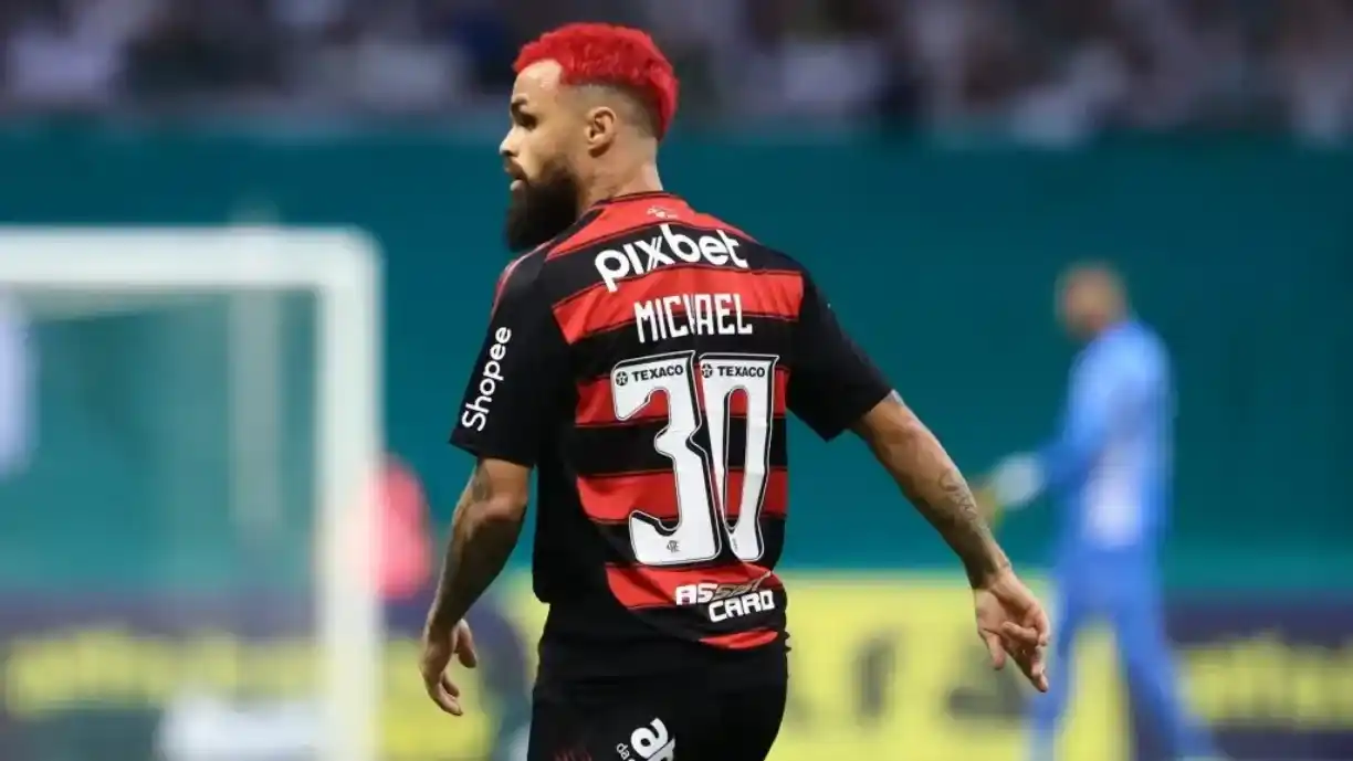 Rumores ligaram Michael ao Corinthians, mas o atacante segue no Flamengo com contrato até 2028 e sem movimentações oficiais - Foto: Marcelo Zambrana/AGIF