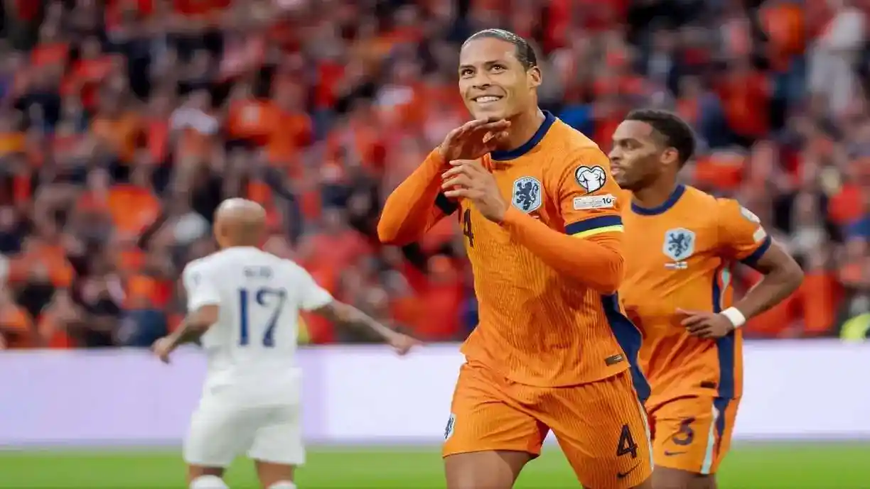 Atacante do Corinthians, Memphis Depay marca novamente em vitória neerlandesa