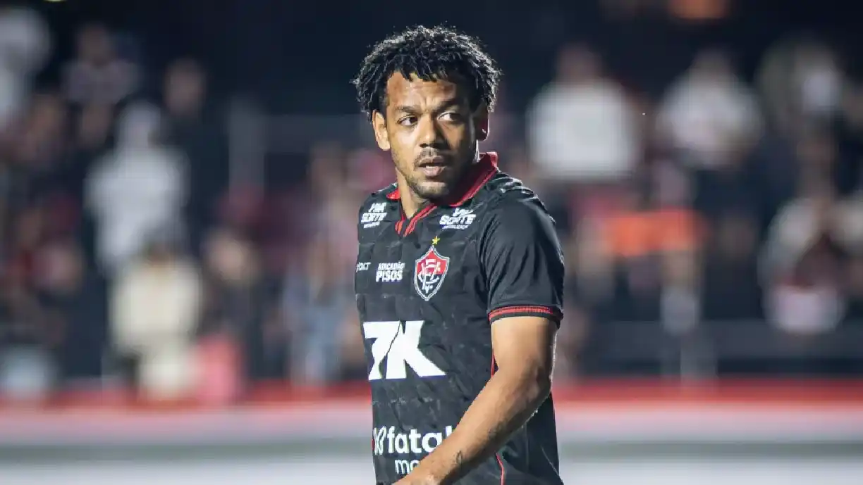 Ex-Corinthians, Romarinho rescinde com o Vitória