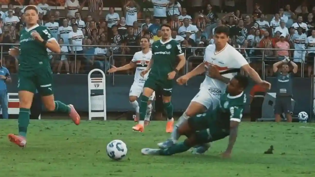 Rodada ruim da arbitragem no Campeonato Brasileiro, repercute no exterior: "Escândalo"