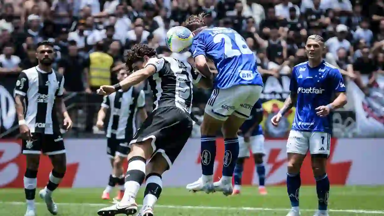 Corinthians busca encerrar jejum de 10 anos sem vencer o Cruzeiro no Mineirão pelo Brasileirão - Foto: Gustavo Aleixo/Cruzeiro
