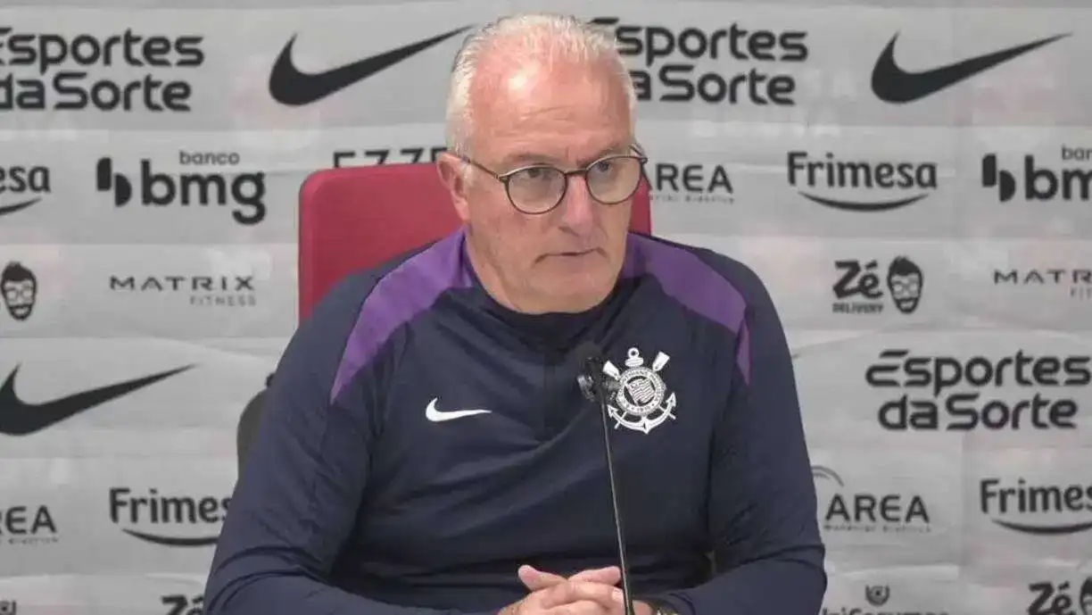 Dorival Júnior detonou a arbitragem de Bragantino e Corinthians pelo Campeonato Brasileiro - Foto: Reprodução/YouTube - Corinthians TV