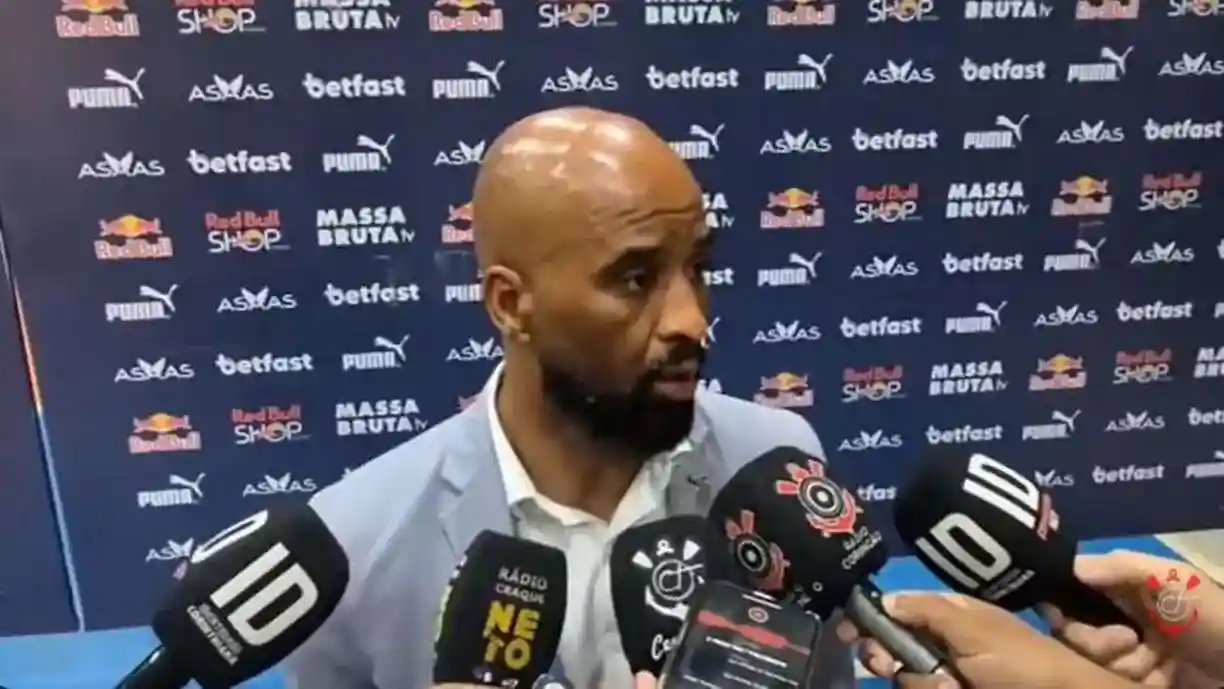 Executivo de futebol do Corinthians, Fabinho Soldado concedeu entrevista após o duelo contra o Bragantino - Foto: Reprodução/TV Central do Timão