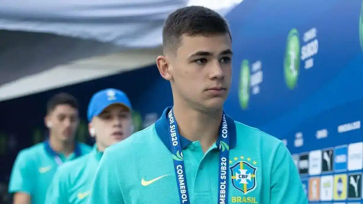 Gabriel Moscardo, ex-volante do Corinthians e que pertence ao PSG, pode parar em equipe do futebol brasileiro - Foto: Rafael Ribeiro/CBF