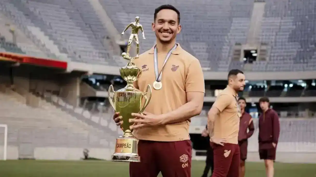 O Corinthians está próximo de anunciar o substituto do ex-comandante Raphael Laruccia - Foto: Reprodução/Instagram