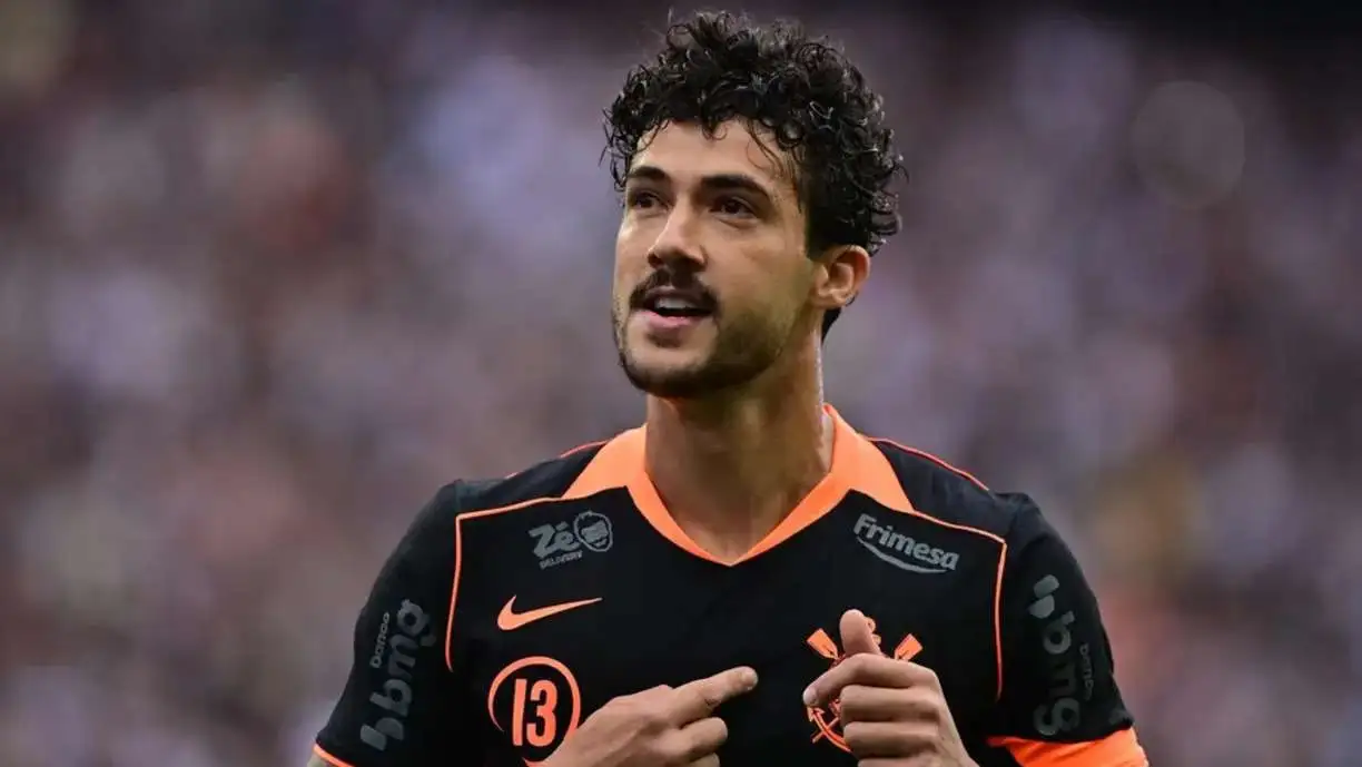 Gustavo Henrique e Memphis Depay dão vitória ao Corinthians contra Grêmio pelo Campeonato Brasileiro