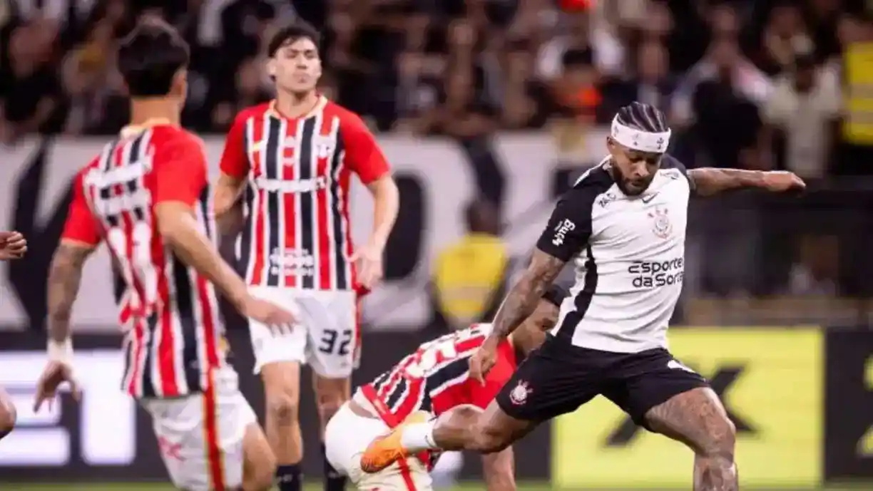 Crespo comentou sobre a vitória do Corinthians sobre o São Paulo e vê méritos em Memphis Depay - Foto: Rodrigo Coca/Agência Corinthians