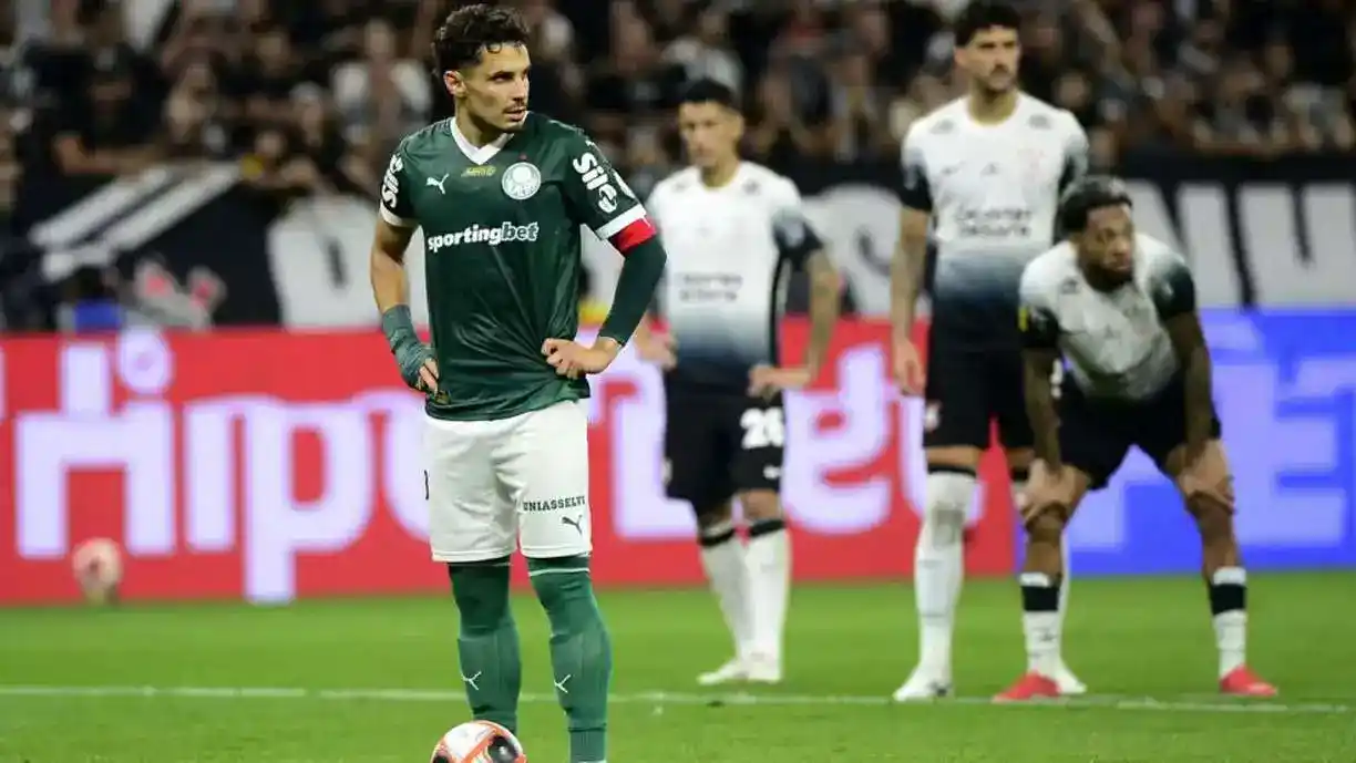 Raphael Veiga cita o Corinthians antes do duelo entre Flamengo e Palmeiras pela finalíssima da Libertadores - Foto: Marcos Ribolli