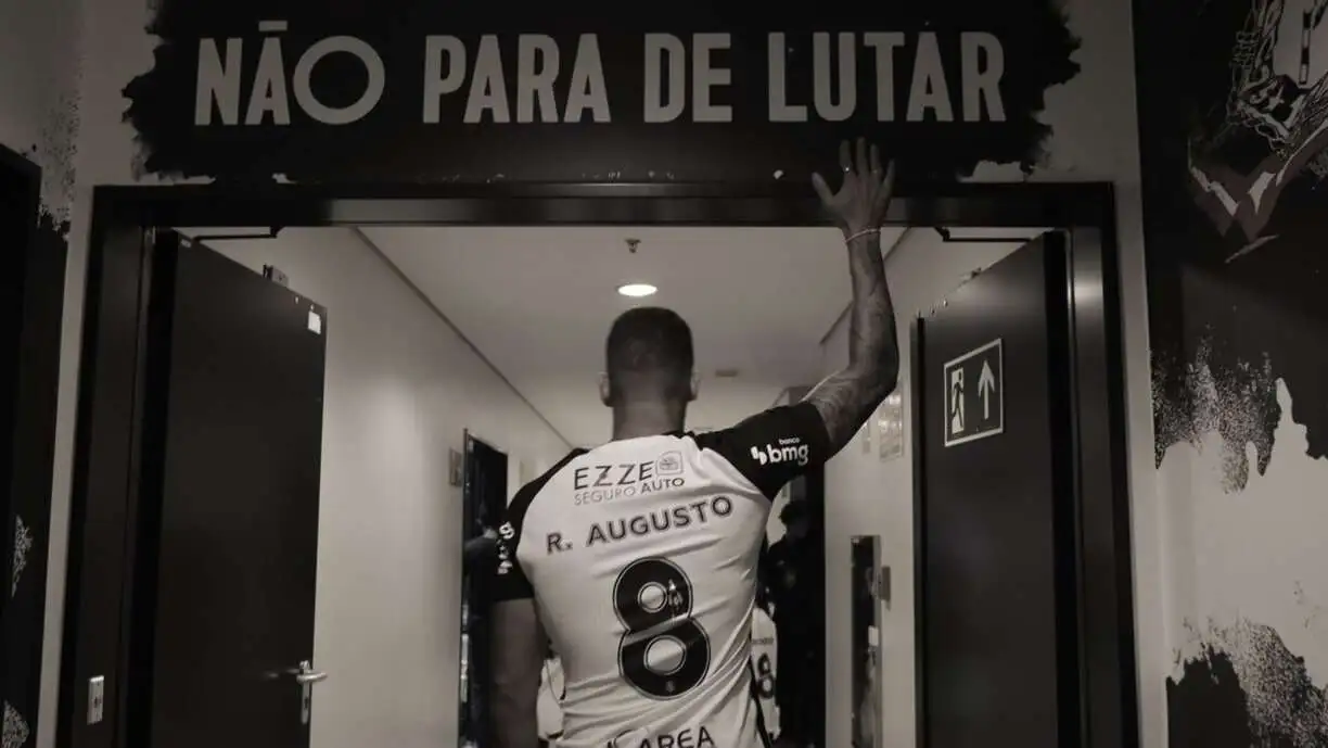 Renato Augusto confirmou aposentadoria nesta temporada de 2025 e ganhou homenagens da Fiel torcida e da direção - Foto: José Manoel Idalgo/Agência Corinthians