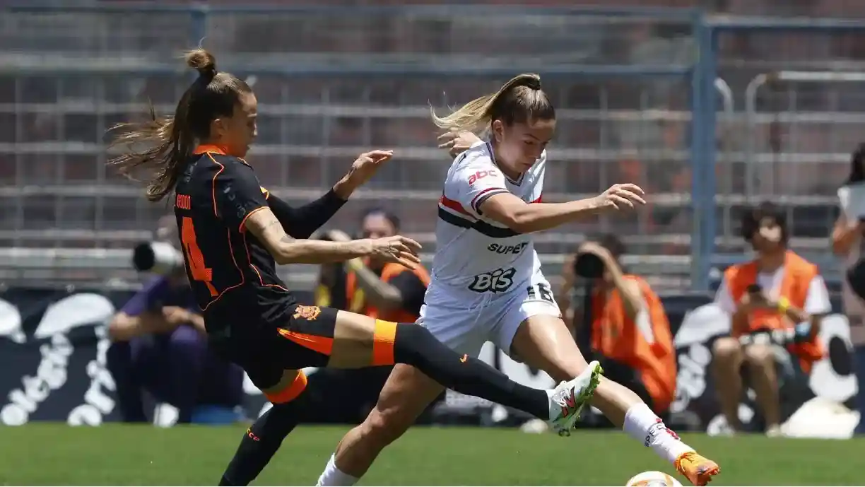 São Paulo x Corinthians duelam neste sábado, 22/11, às 11h na Arena Barueri pela semi do Paulista Feminino - Foto: Rubens Chiri/São Paulo FC