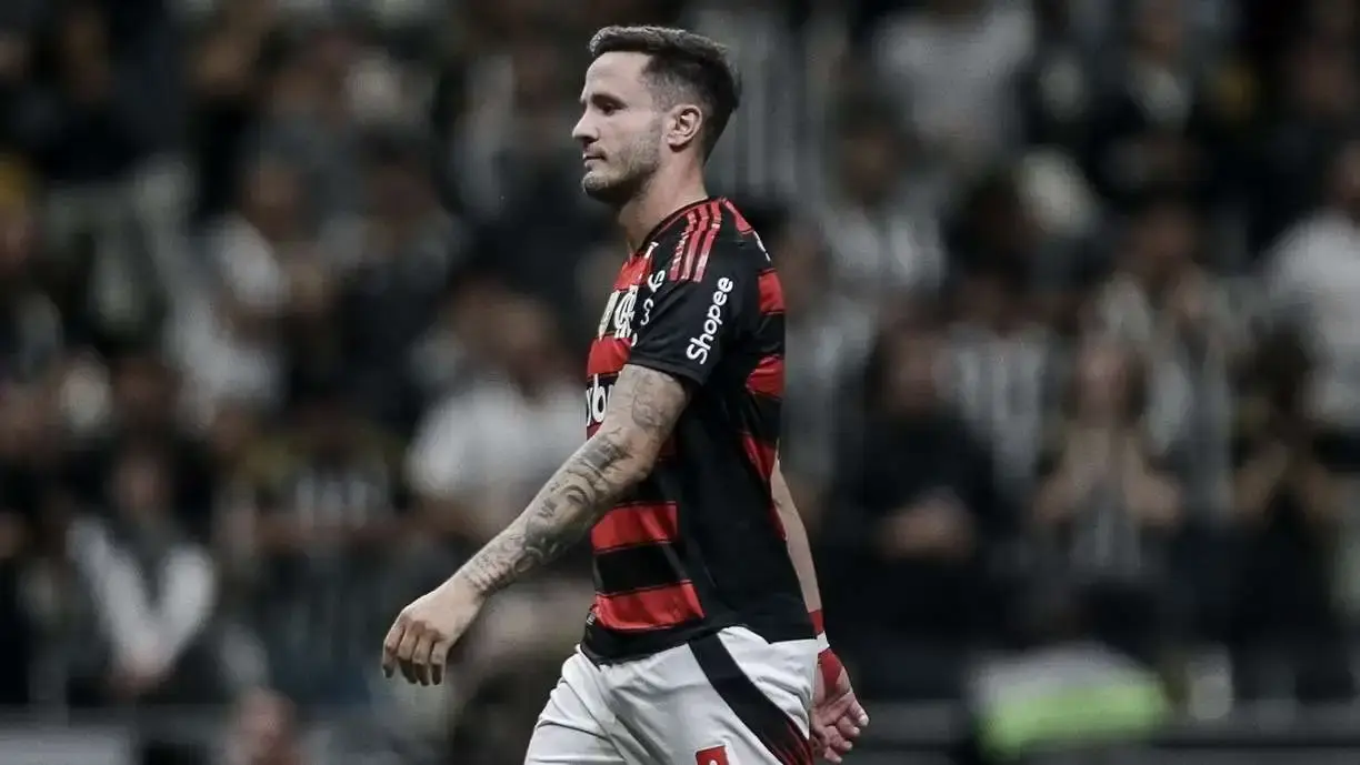 Saúl comenta sobre estilo de árbitros no Brasil e fala sobre acontecimento com jogador do Corinthians - Foto: Gilvan de Souza/Flamengo