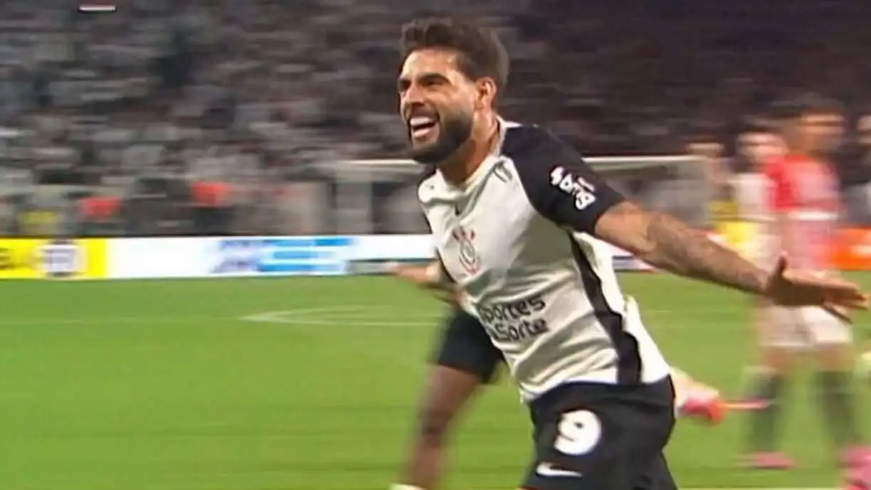 Memphis Depay marca um gol de placa e o Corinthians derrota o São Paulo, pela 34ª rodada do Campeonato Brasileiro - Foto: Reprodução Premiere FC