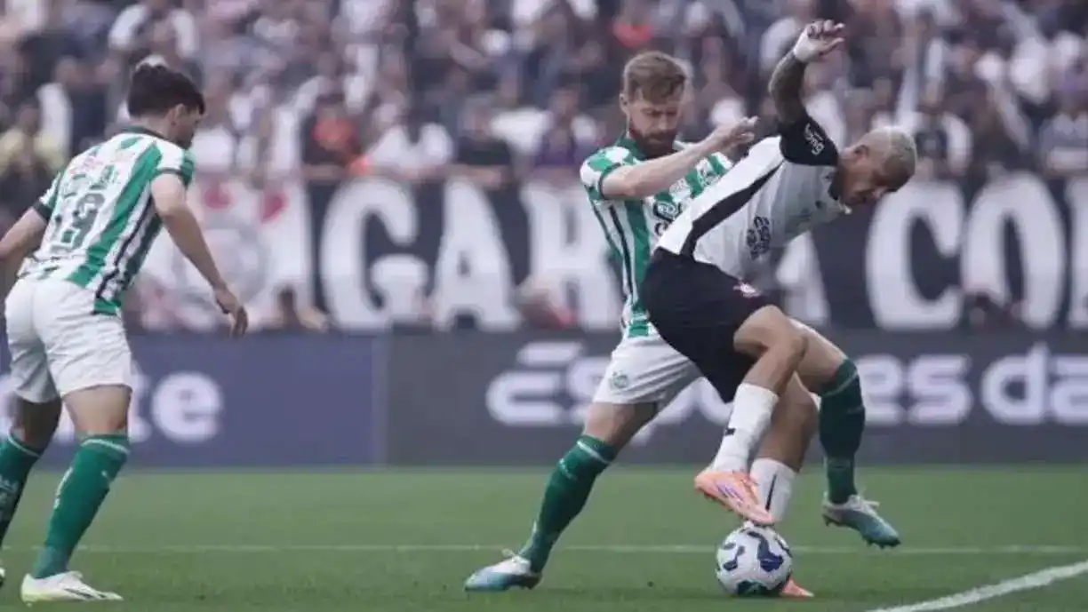 Matheuzinho falou sobre o duelo entre Corinthians e Cruzeiro na próxima quarta-feira (10) - Foto: Fernando Alves/EC Juventude