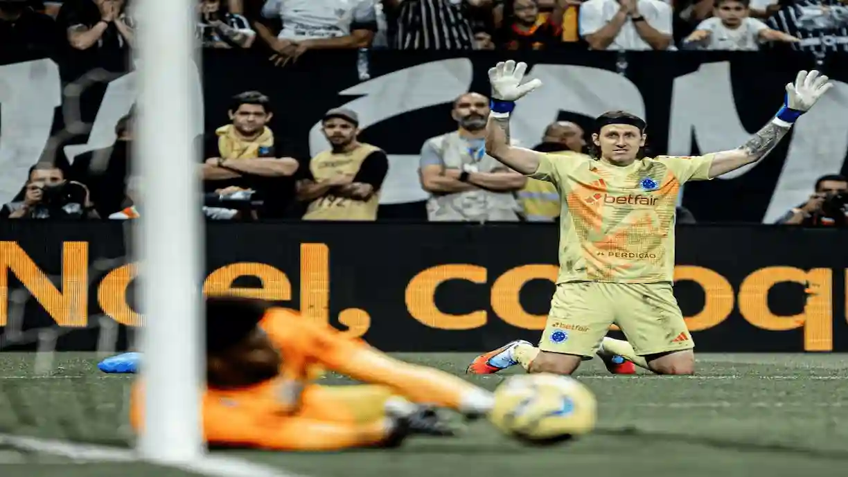 Cássio elogiou Hugo Souza após a vaga do Corinthians, desejando que o goleiro supere seus recordes - Foto: Meu Timão